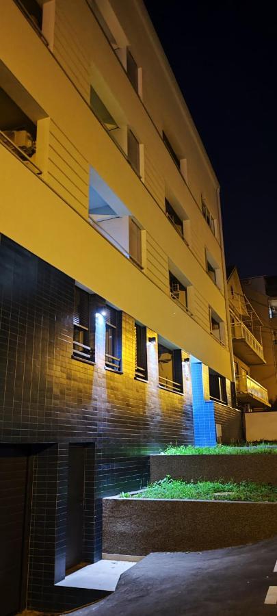 Zvezdara Blue Star Apartment เบลเกรด ภายนอก รูปภาพ